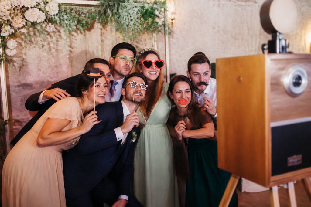 Photobooth de mariage : idées créatives, accessoires et conseils pour des souvenirs inoubliables Photobooth de mariage : idées créatives, accessoires et conseils pour des souvenirs inoubliables